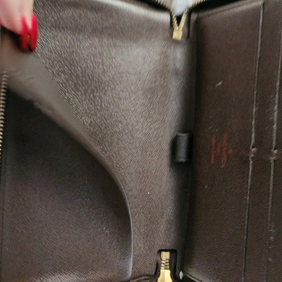 Louis Vuitton wallet - Picture 8 of 12